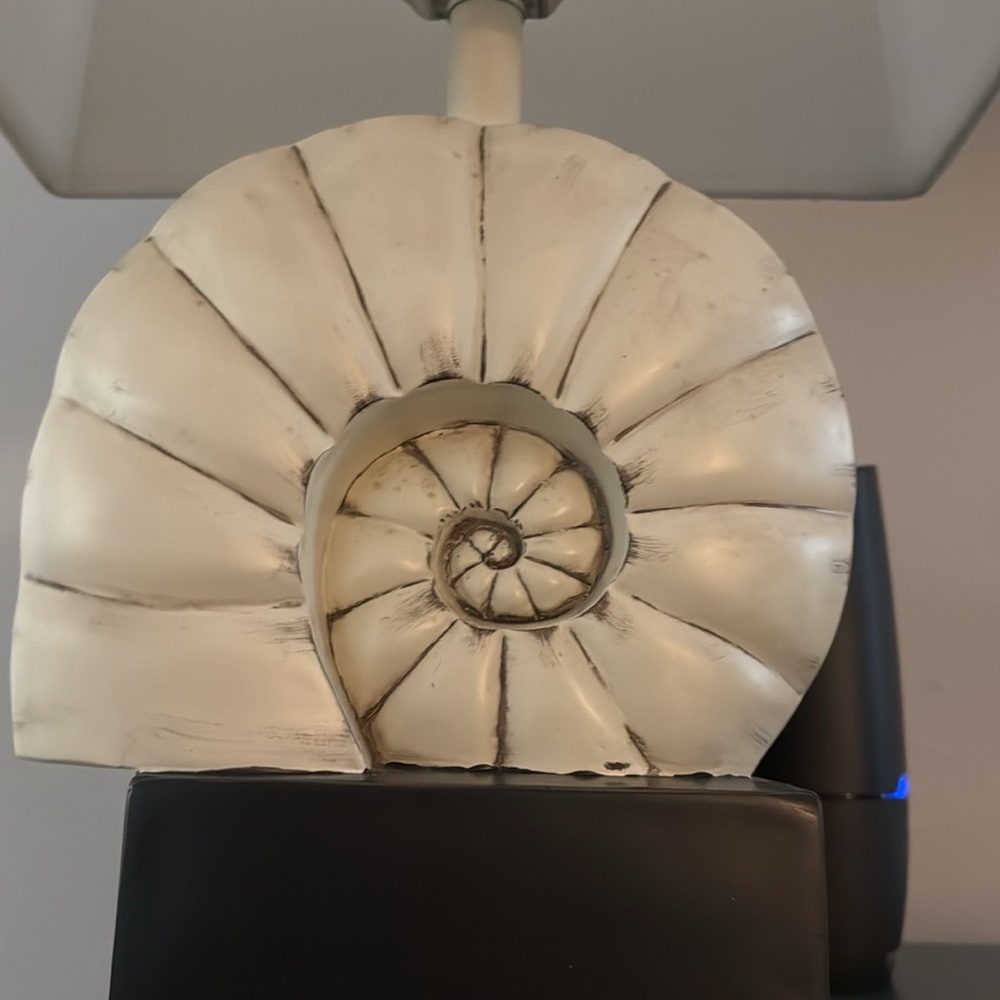 Seashell Lamp - Picture 2 of 3